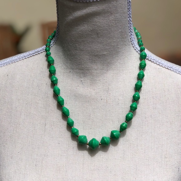 Green Single Strand Beaded Necklace Girls - Picture 2 of 5